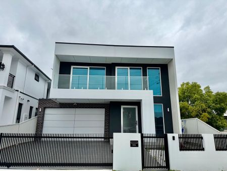 Brand New Luxury Double Storey Home - Photo 2