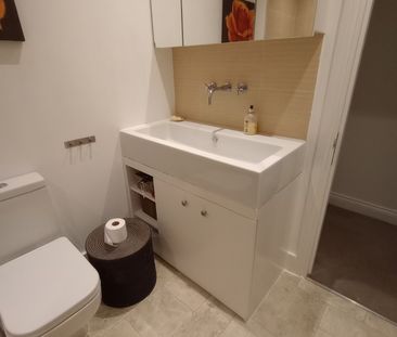 Room in a Shared House, Kingsway, SW14 - Photo 3