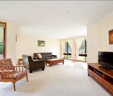 Three bedroom brick home! - Photo 1