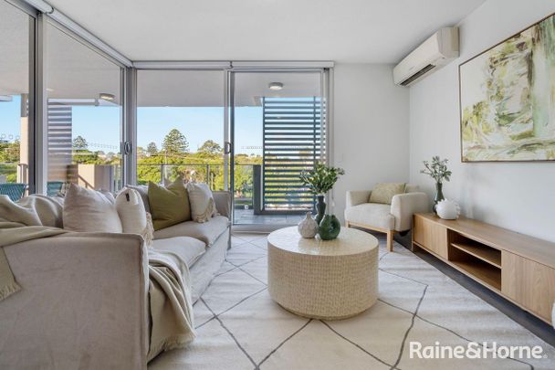 Spacious Modern Apartment in the Heart of Indooroopilly - Photo 1