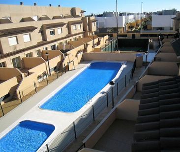 Alquiler de chalet adosado en Calle Casa del Medio - Photo 4