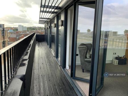 2 bedroom penthouse to rent - Photo 4