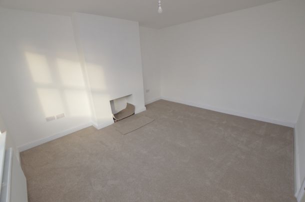 3 Bedroom Semi-Detached House - Photo 1