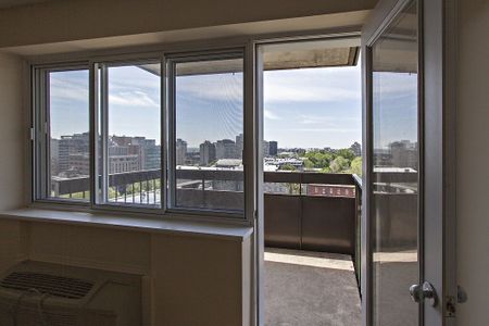3488 Chemin de la Côte-des-Neiges, Montréal, QC - Photo 4