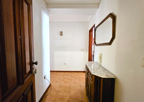 2 bedroom flat with balcony a stone's throw from Vageira Beach!