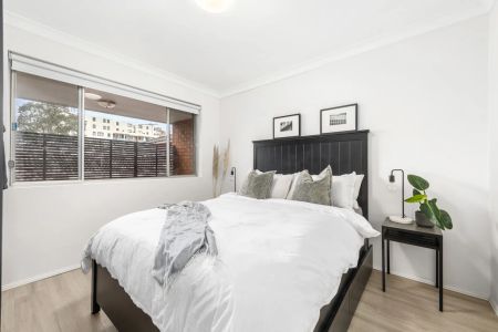 Boutique apartment set in the heart of vibrant Homebush - Fully furnished Two Bedrooms Apartment - Photo 4