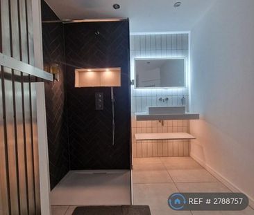 1 bedroom in a house share to rent - Photo 5