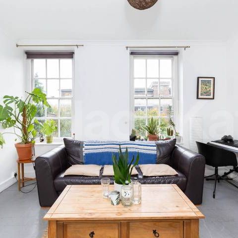 Well located 2 bedroom property near the trendy area Haggerston and shoreditch - Photo 1