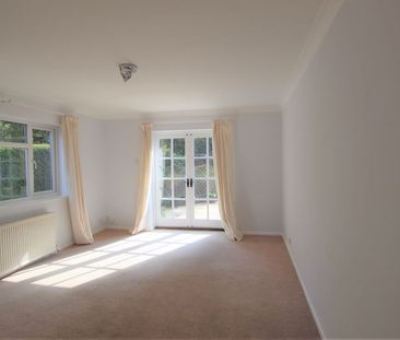 Burgh Heath Road, Epsom - Photo 5