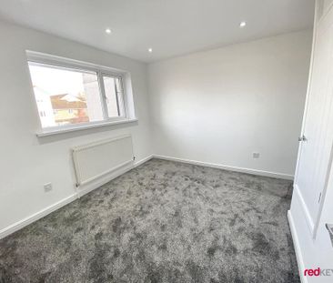 2 bedroom end of terrace house to rent - Photo 3
