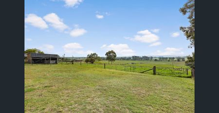 3 BEDROOMS + 12 ACRES + SHED - Photo 2
