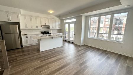 For Lease - 8 Walcott Crescent, Brampton, Ontario - Photo 3