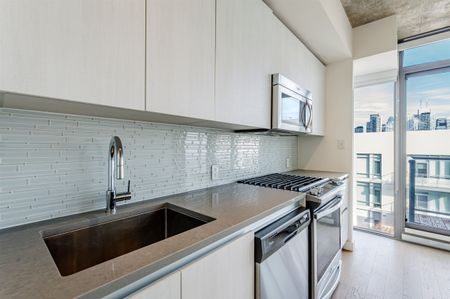 For Lease - 111 Bathurst Street Unit# 1610, Toronto, Ontario - Photo 3