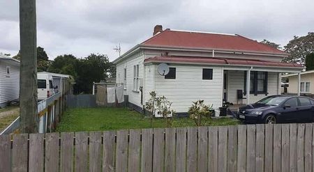 Bright & Spacious 1-Bedroom – Internet Included - Photo 4