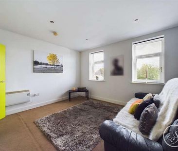 Brookdale Avenue, WF5 - Photo 1