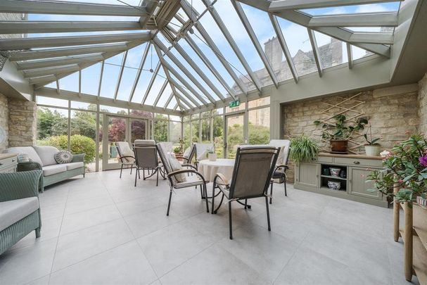 2 bedroom retirement property to rent - Photo 1