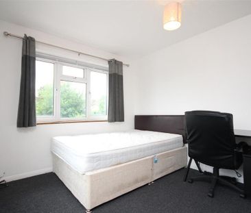 4 bedroom flat to rent - Photo 3