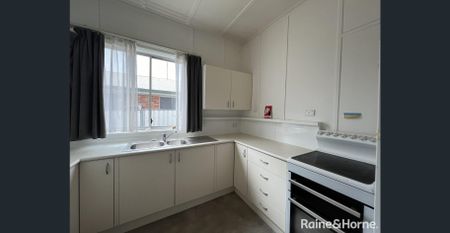 Family home in central and convenient location - Photo 5