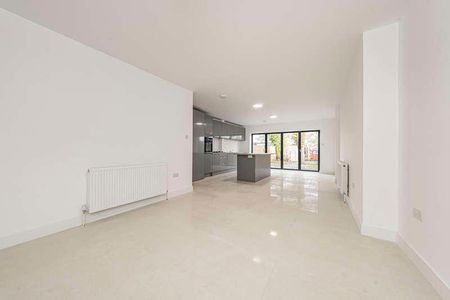 Denecroft Crescent, Uxbridge, UB10 - Photo 2