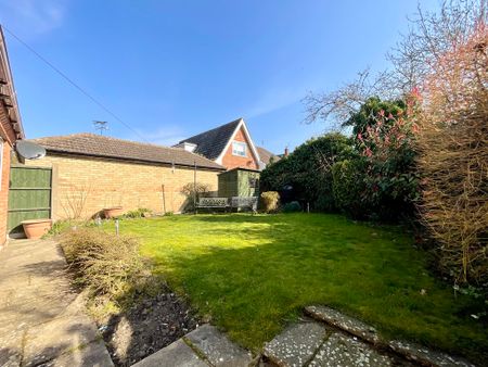 2 bedroom Detached Bungalow to let - Photo 4