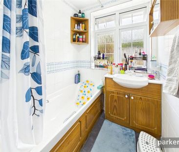 3 bedroom end of terrace house to rent - Photo 2