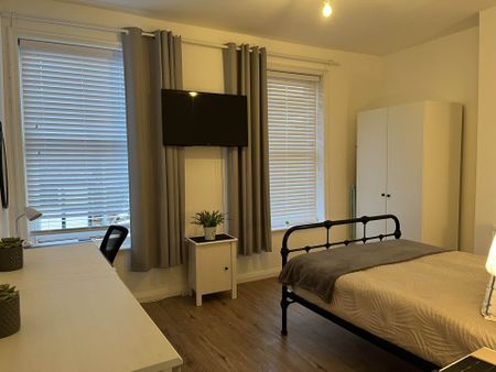 Room 2: 108A High Street, Godalming, GU7 1DW - Photo 2