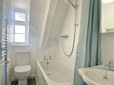 2 bedroom Two Bedroom Maisonette With Lovely Views to rent - Photo 5