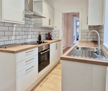 2 bedroom terraced house to rent - Photo 4