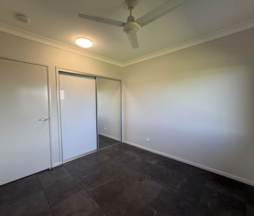 Modern 3 Bedroom Home + Ensuite - Photo 4