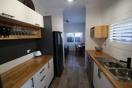 GROUND FLOOR APARTMENT ON ESPLANADE - Photo 2