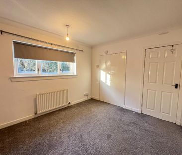 2 bedroom end of terrace house to rent - Photo 2