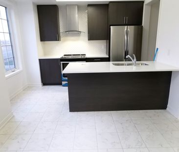 For Lease - 167 Harding Park Street, Newmarket, Ontario - Photo 1