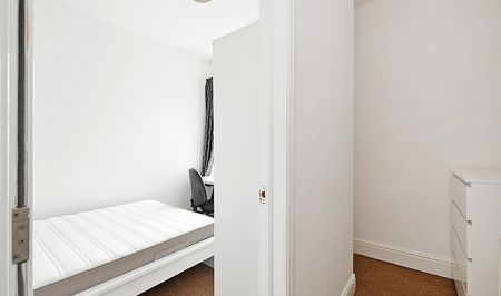 Spacious 6-Bedroom Home Now Available To Groups of 5! - Photo 3