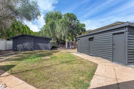 Beautifully Renovated 3-Bedroom Home in Sought-After Newtown - Photo 2