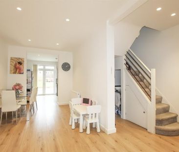 4 bedroom end of terrace house to rent - Photo 5