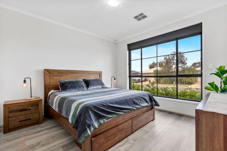 Stunning executive home - Photo 5