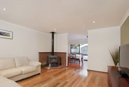 Family Home in Fantastic Location - Photo 2