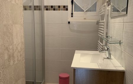 5 pièces, 105m² en location à Saint Yrieix La Perche - 620 € par mois - Photo 3