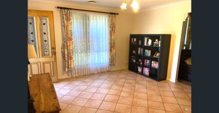 Charming Garden Home - Photo 2