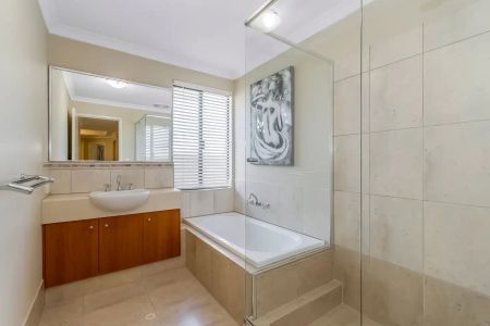 “STYLE, SPACE & COMFORT COMBINED” - Photo 5