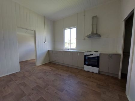 Renovated Heritage Style Home - Photo 5