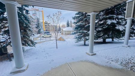 Stunning Fully Renovated Home With Walk In Shower & Soaker Tub In Millrise - Photo 5