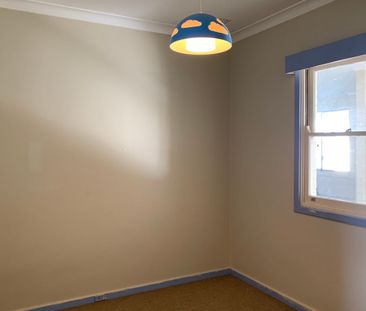 Comfortable Family Living on a Quiet Cloverdale Street - Photo 3