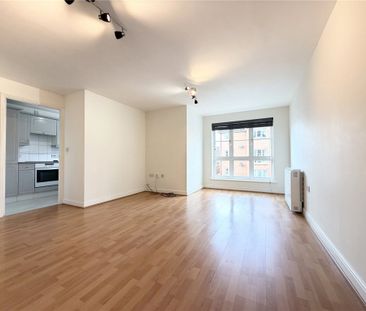 2 bed Flat for rent - Photo 1