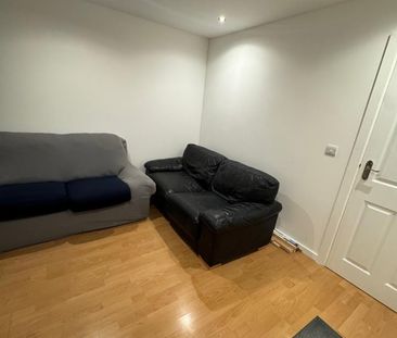 Room in a Shared Flat, Welland Street, SE10 - Photo 4