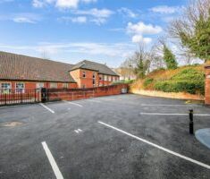 1 BEDROOM Apartment - Ground Floor - Photo 5