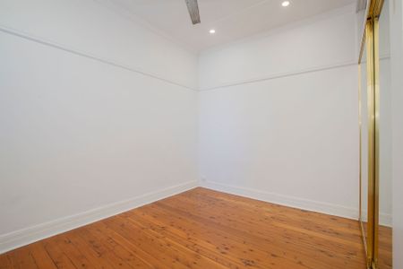 Oversized 2 Bedroom Apartment - Photo 5