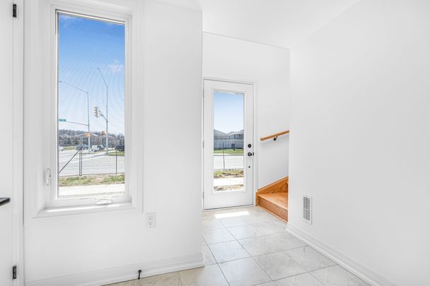 For Lease - 3 FAIRLANE Avenue, Barrie, Ontario - Photo 1