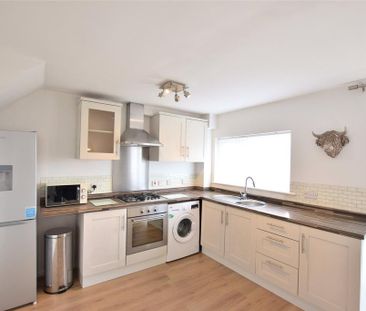 3 bedroom end of terrace house to rent - Photo 2