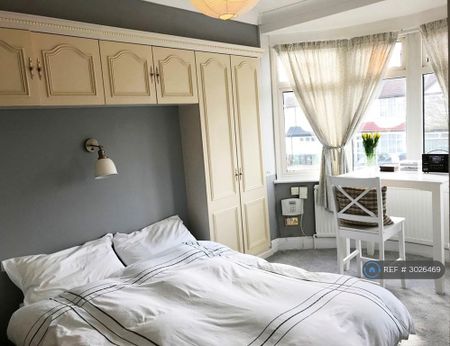 3 bedroom terraced house to rent - Photo 3